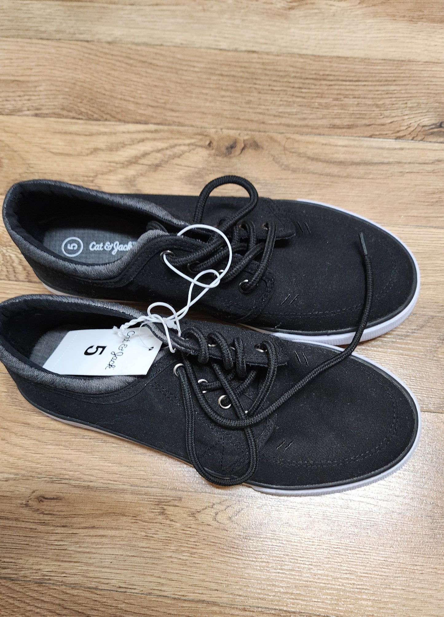 NEW Boys 5y cat and jack black/Calvin shoes