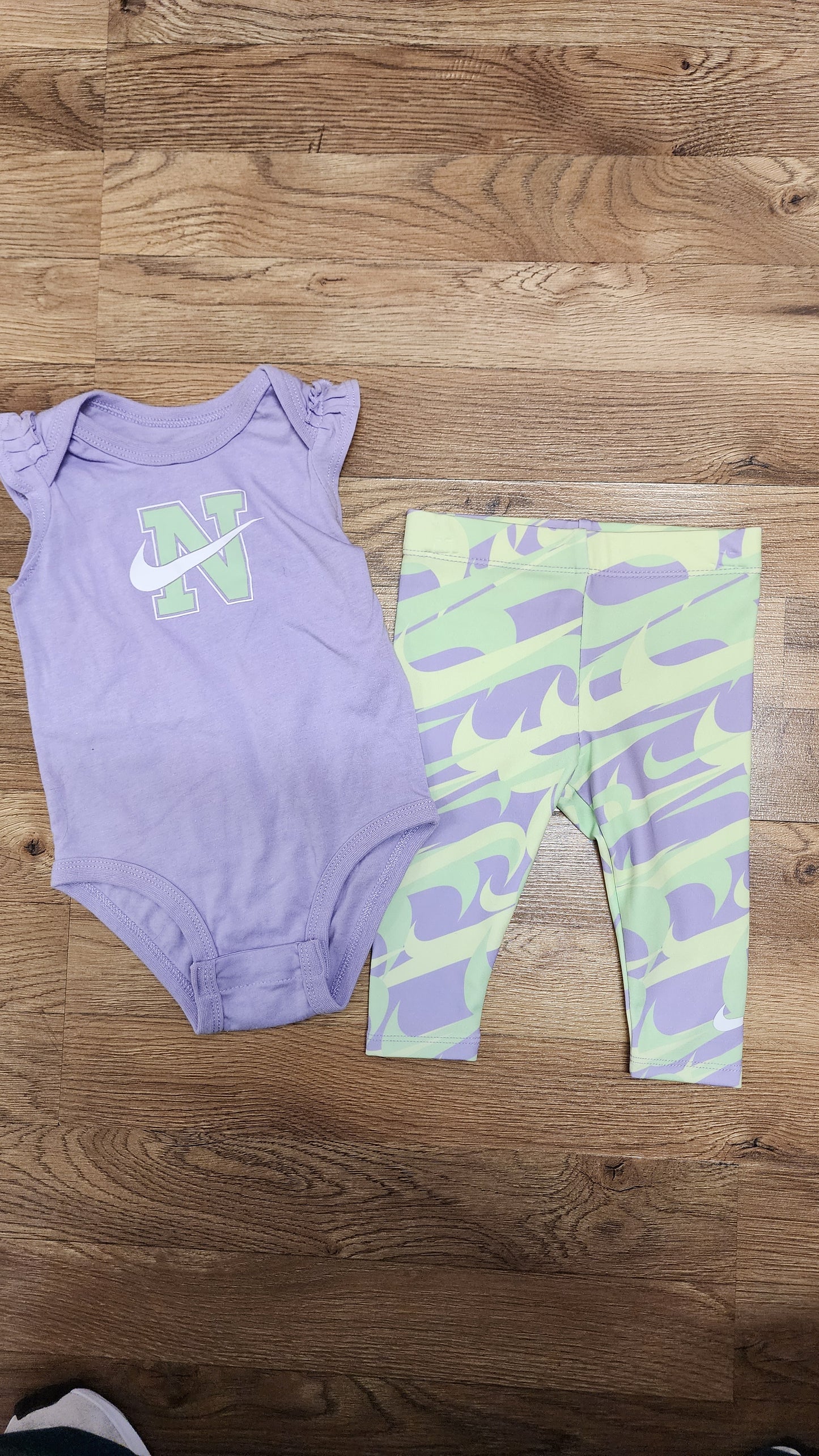 NEW Girls 6 months Nike purple/green hydrangeas set